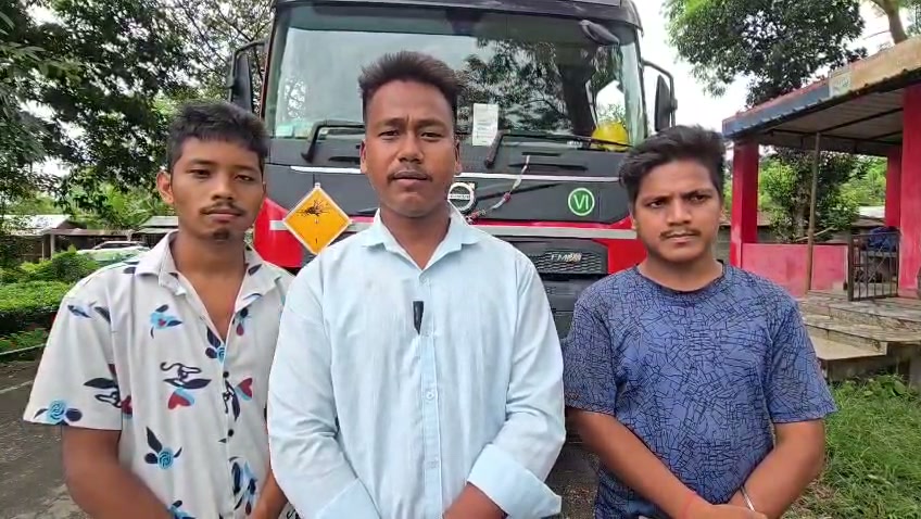 Residents block OIL vehicles over damaged Makum-Duliajan road