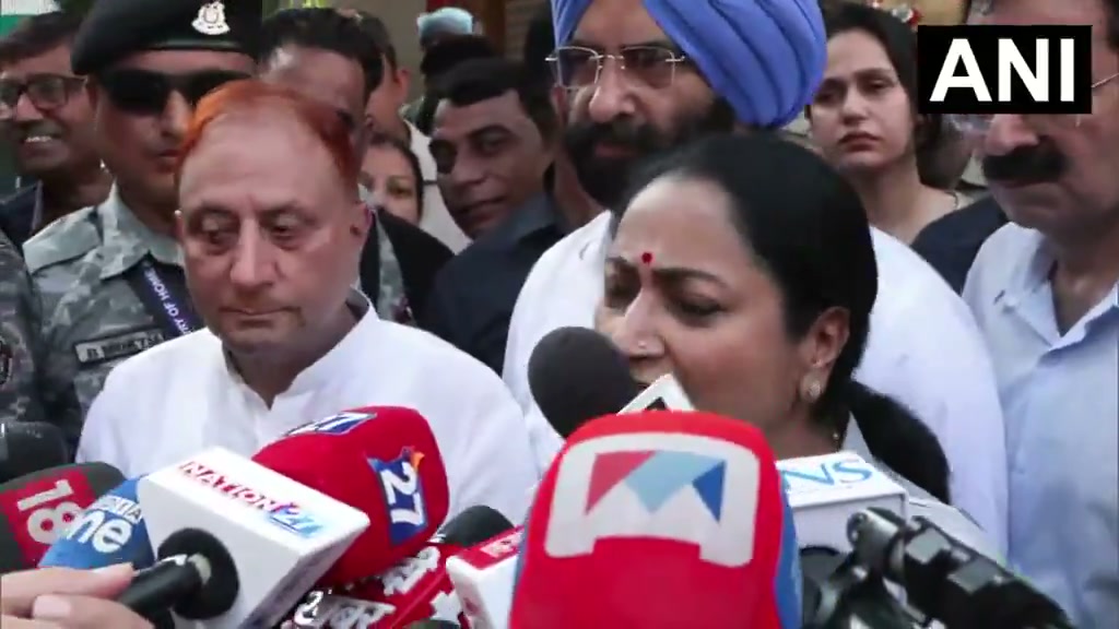 Rekha Gupta orders evacuation of building near collapsed structure