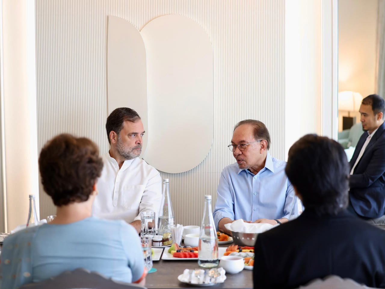 Rahul Gandhi Meets Malaysian PM Anwar Ibrahim Over Breakfast