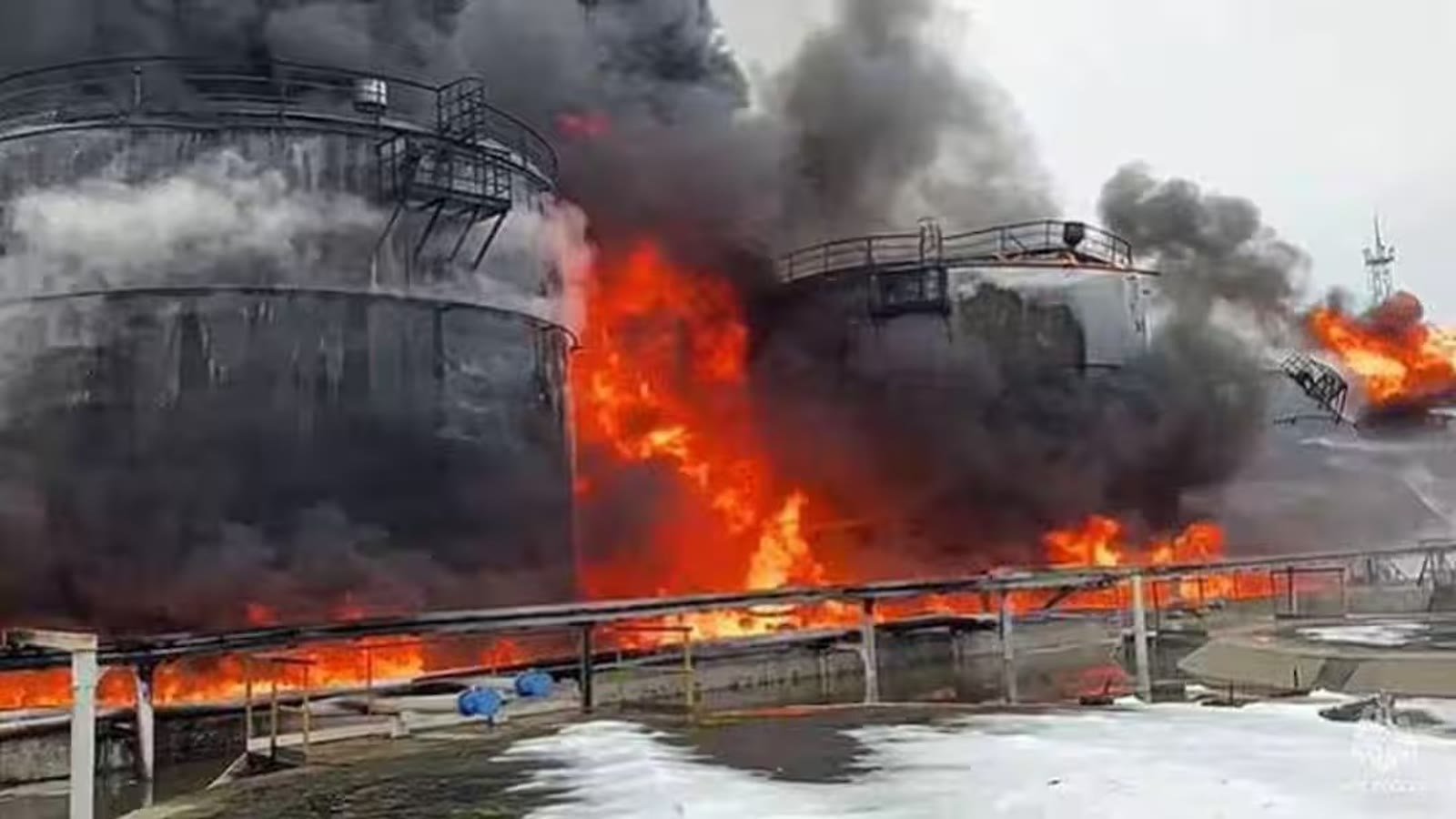 Fire reported at Rosneft refinery in Samara after suspected Ukrainian drone strike